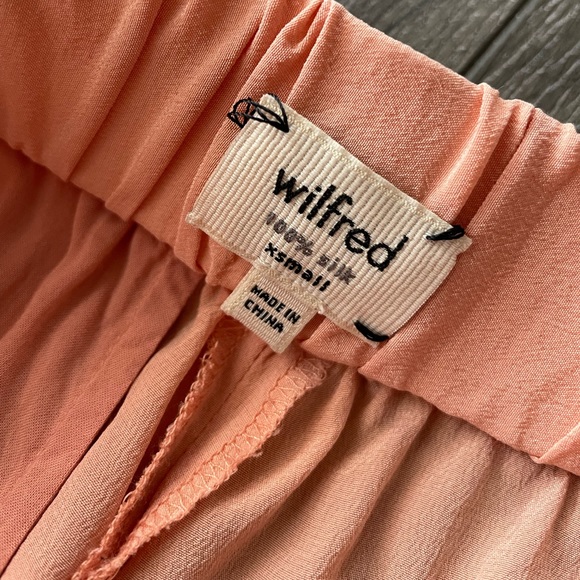 Wilfred (Aritzia) 100% silk tapered leg trousers, Peach colour, size XS - Picture 4 of 6